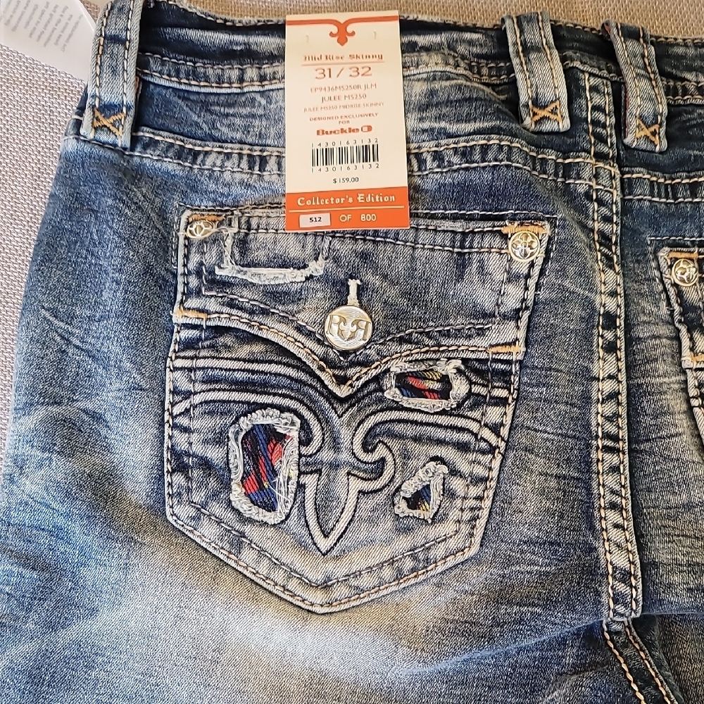 Size 31/32 Collectors Edition (JULEE)Rock Revival Distressed Skinny Jeans